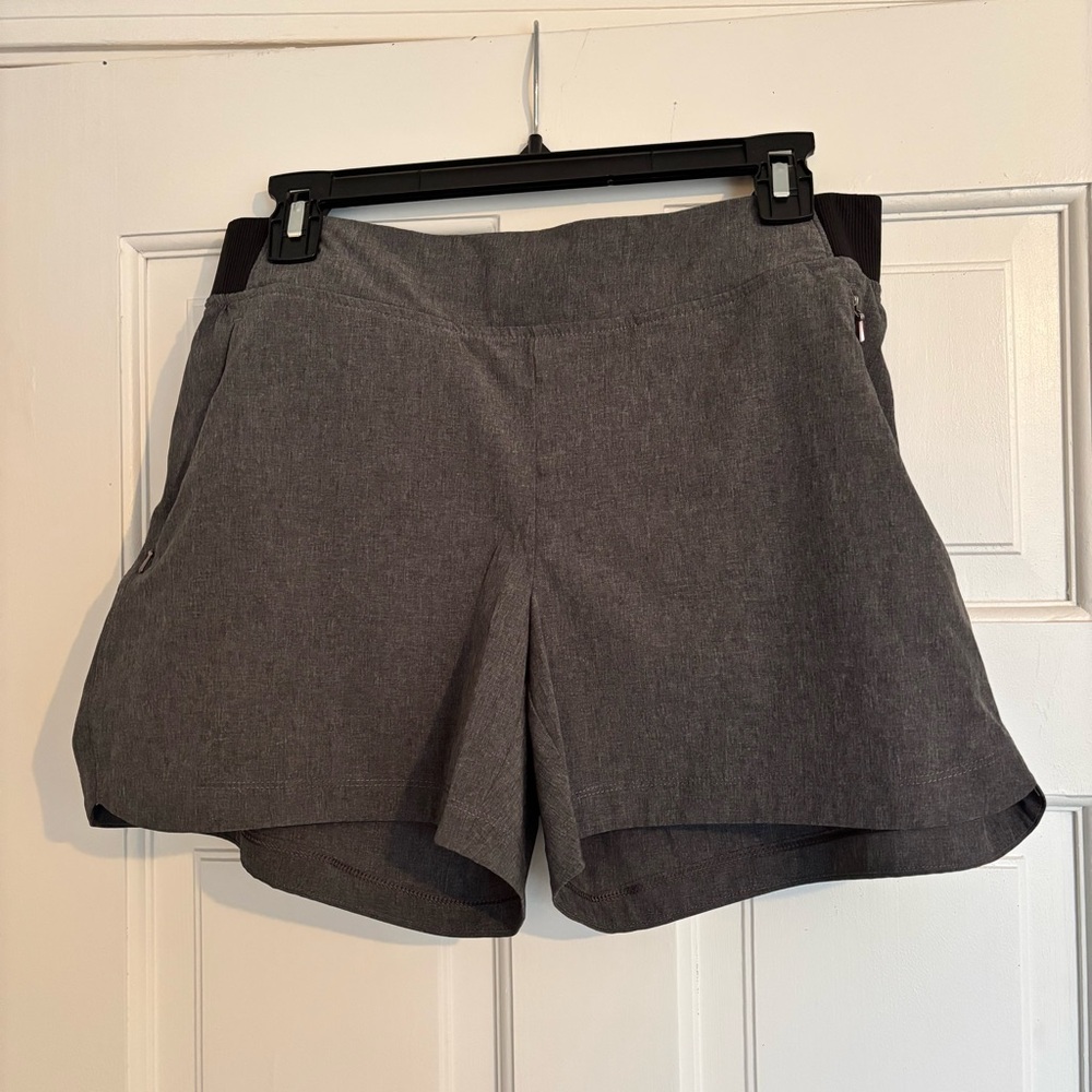 CALIA by Carrie Underwood Gray Pull On Shorts with Pockets - Size Medium